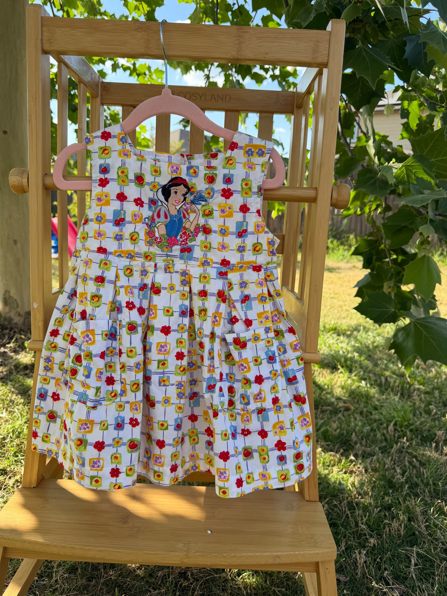 snow white AOP dress 🍎 2T