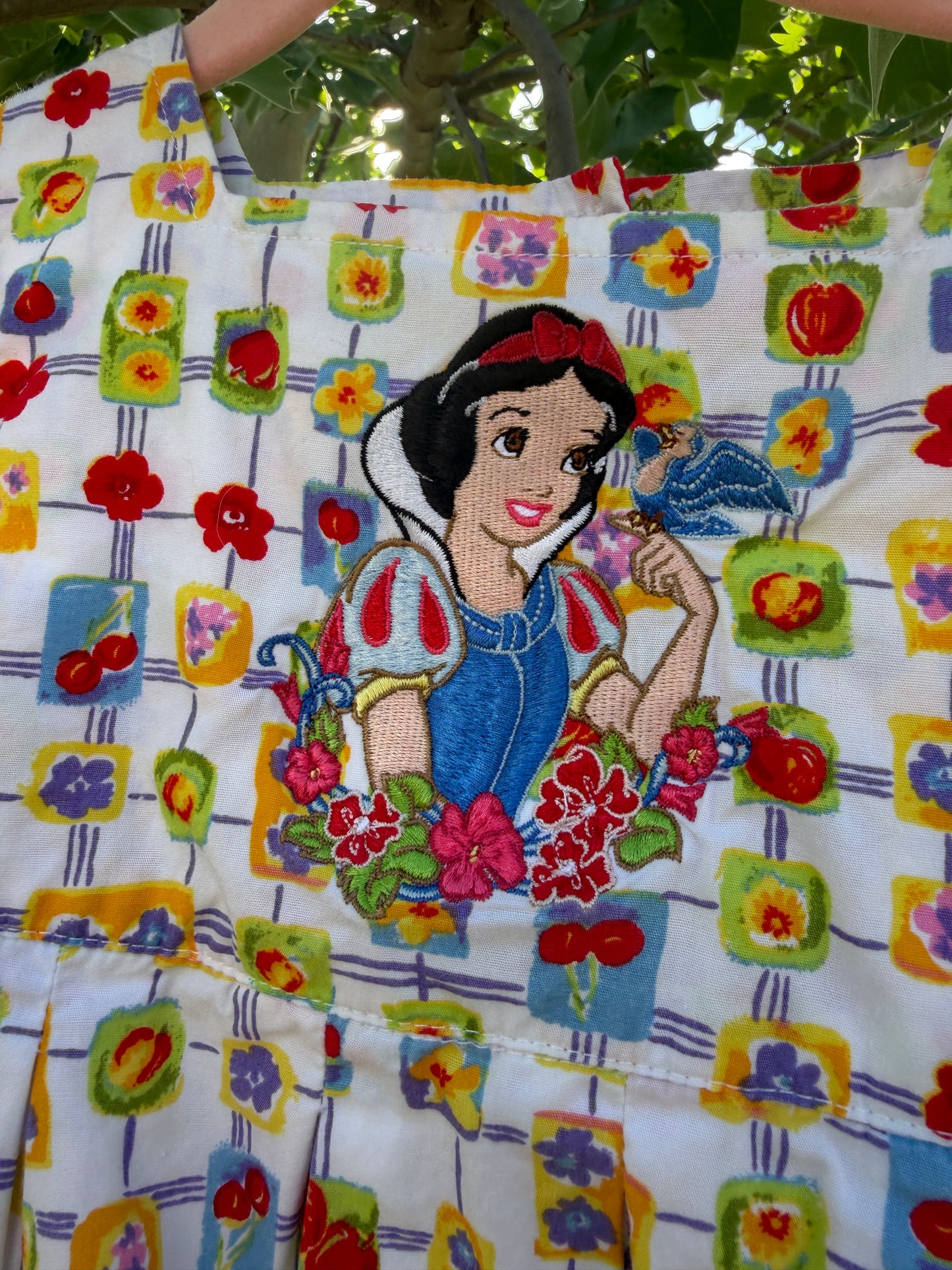 snow white AOP dress 🍎 2T