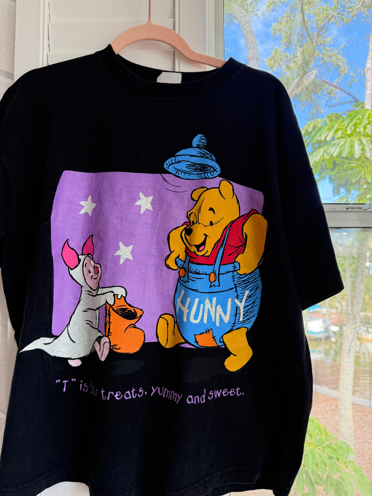 pooh “T is for treats” tee L