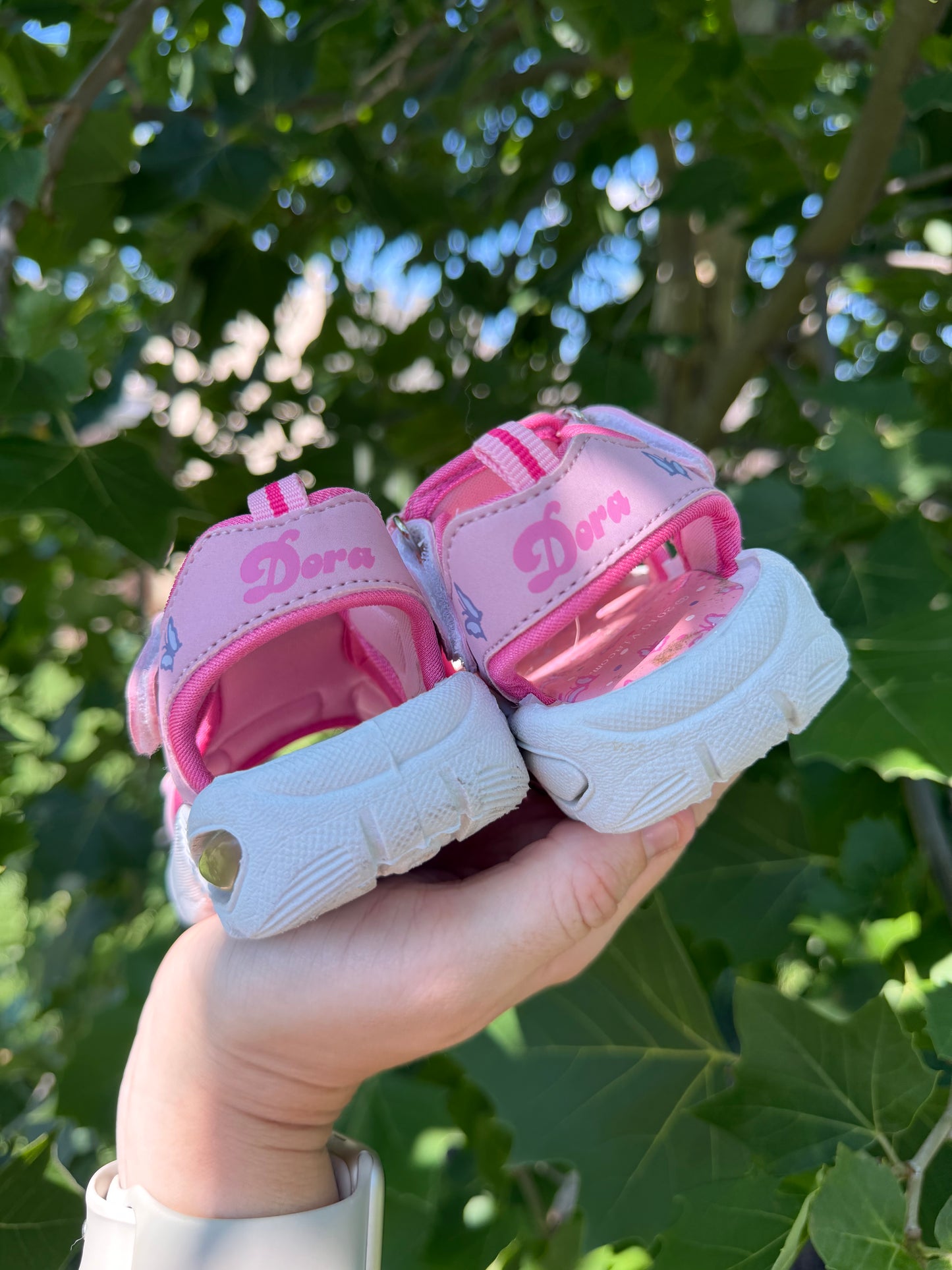 dora sandals 5/6c