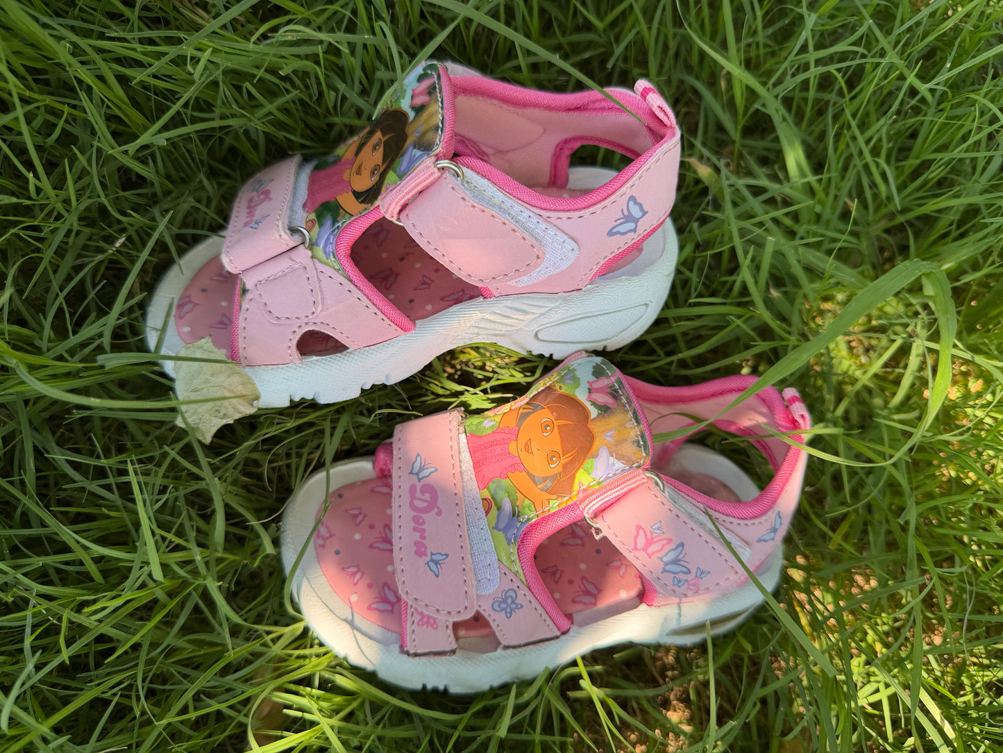 dora sandals 5/6c