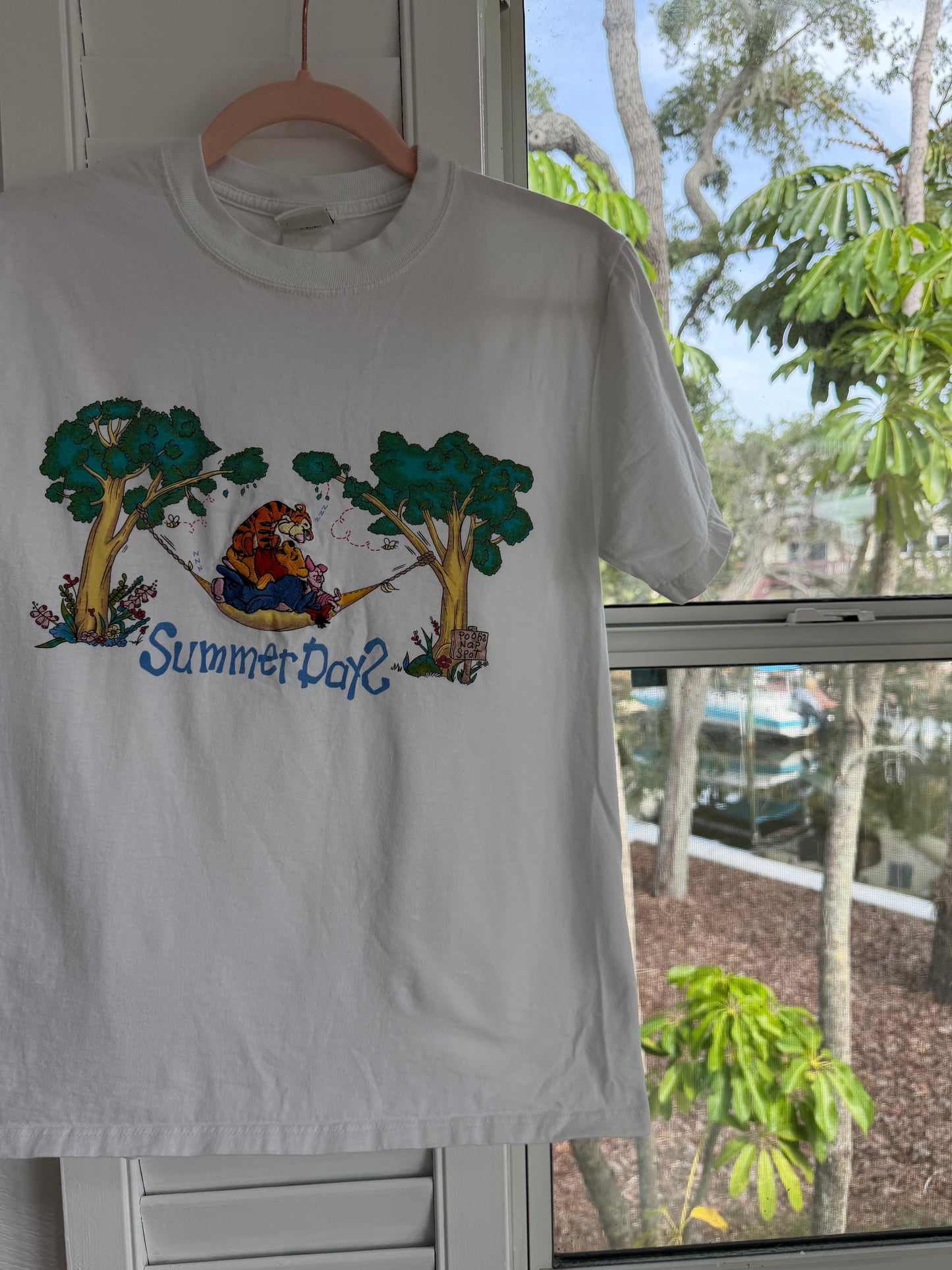 “summer days” embroidered tee M