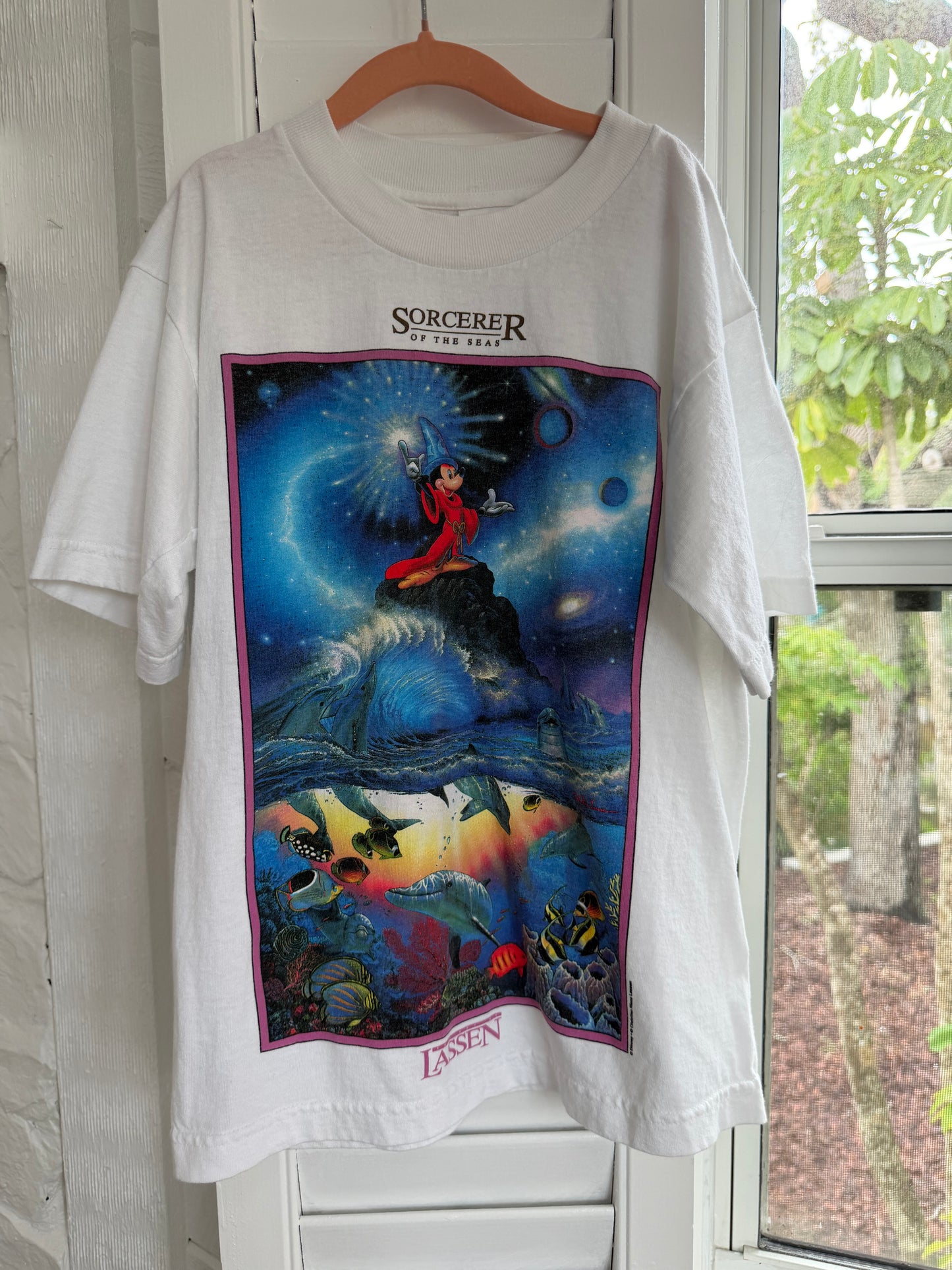 lassen “sorcerer of the seas” tee youth L