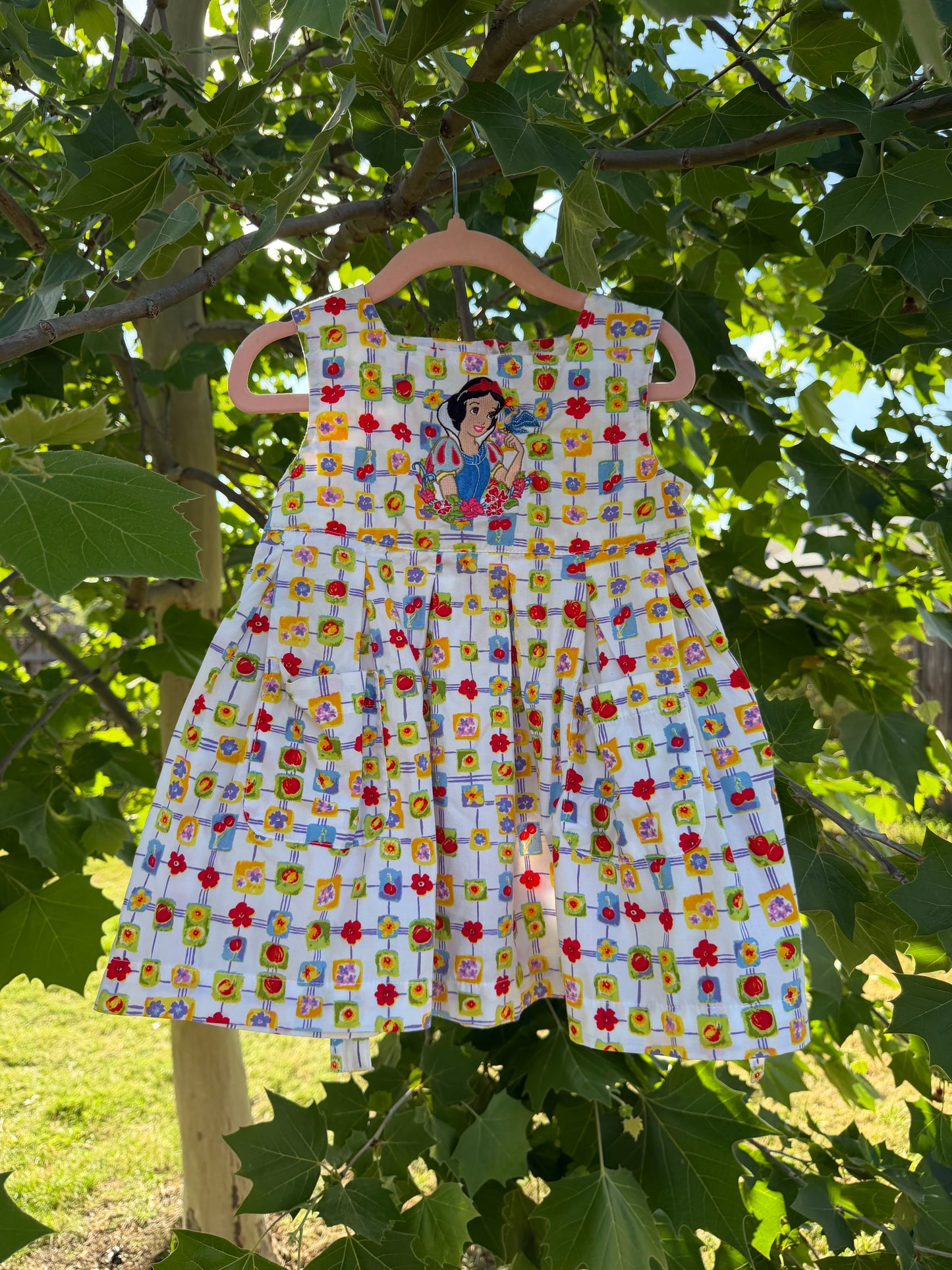 snow white AOP dress 🍎 2T