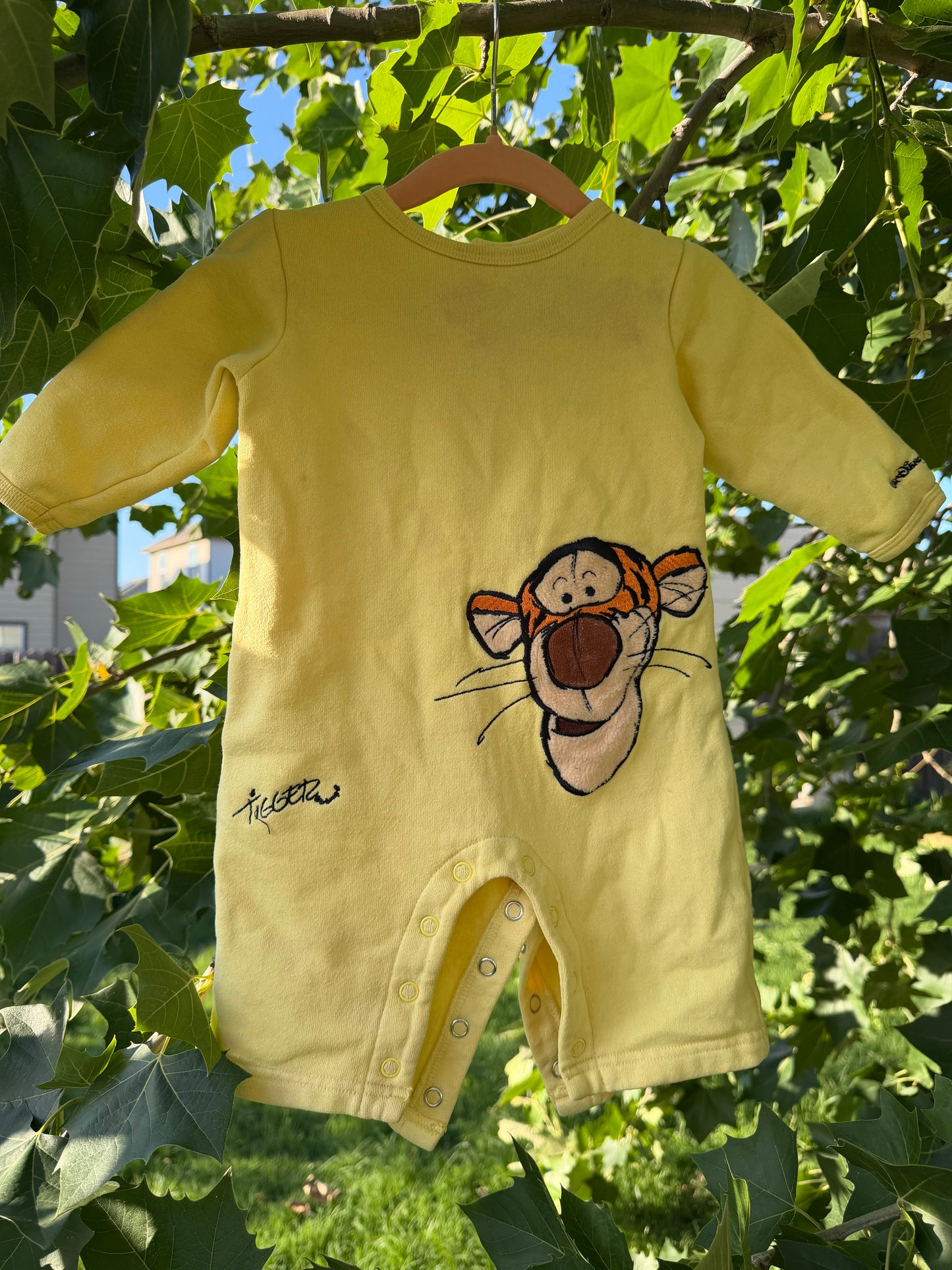 long-sleeved tigger romper 6m {PLAY}