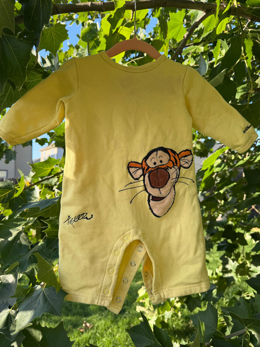 long-sleeved tigger romper 6m {PLAY}